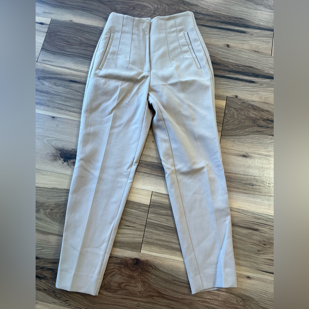 Zara women’s straight leg Light Tan Chinos sz XS